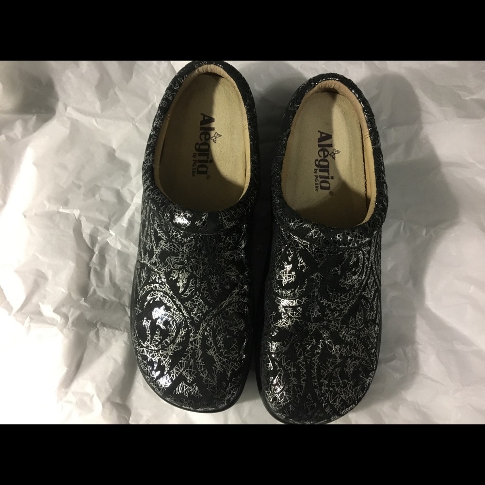 Alegria Clogs